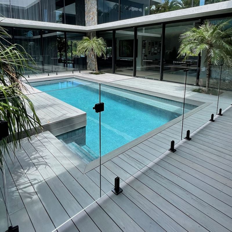 Family Hom Family Pool